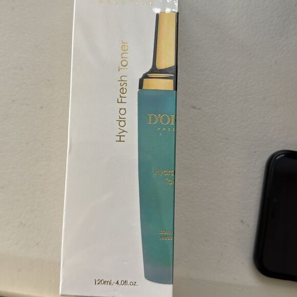 Elegant Gold and White Accessories for Any Occasion - Picture 3 of 7